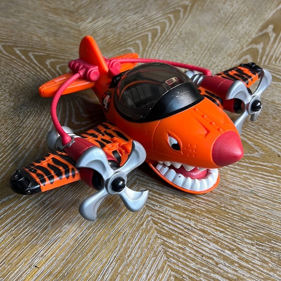 Fisher-Price IMAGINEXT Flying Tiger Shark Plane - Picture 1 of 7